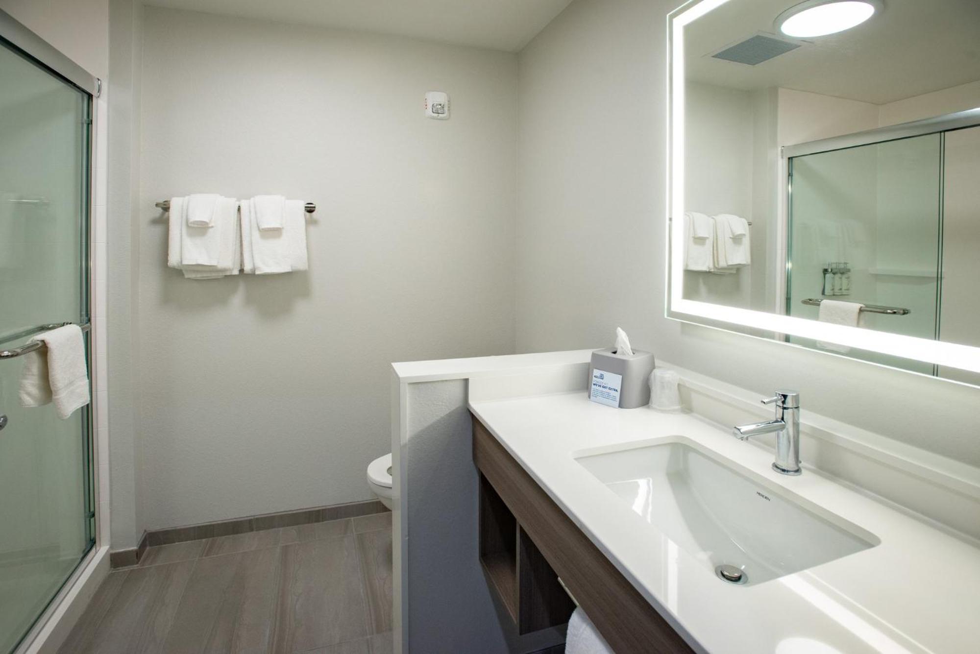 Holiday Inn Express & Suites Pensacola Airport North - I-10 By Ihg Ferry Pass Екстер'єр фото