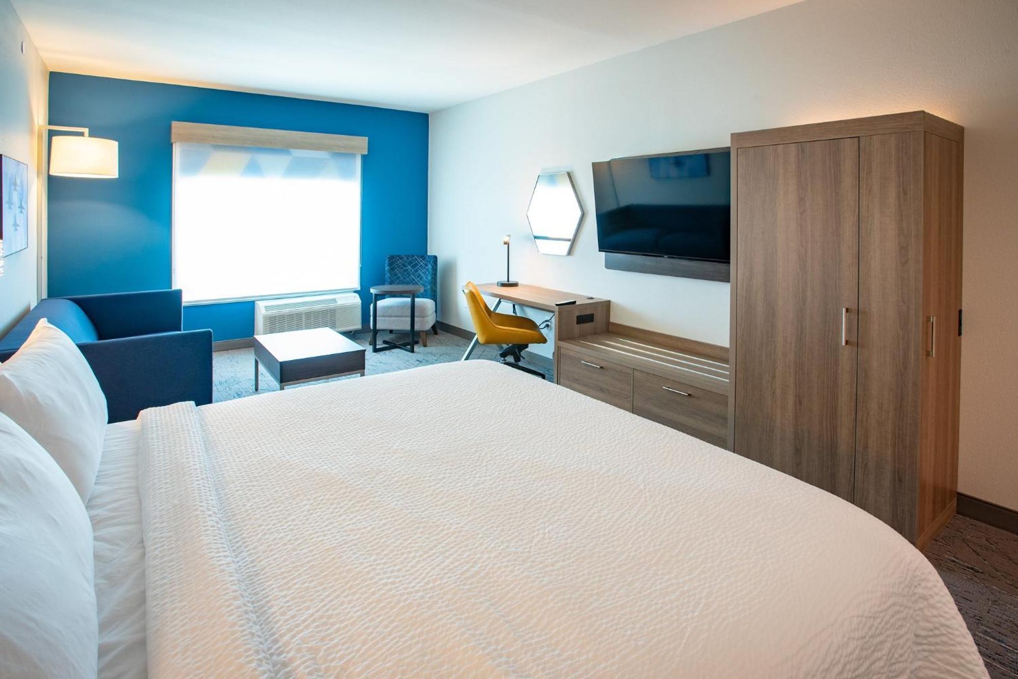 Holiday Inn Express & Suites Pensacola Airport North - I-10 By Ihg Ferry Pass Екстер'єр фото