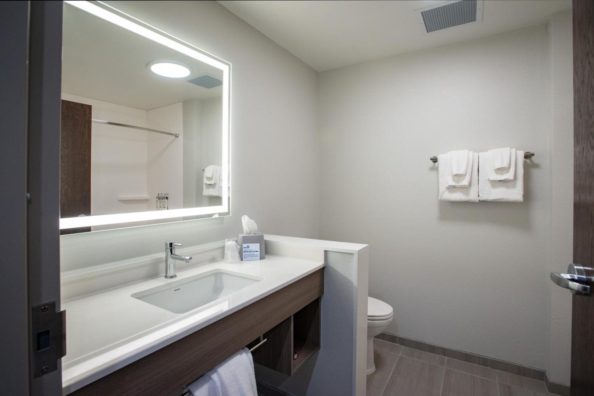 Holiday Inn Express & Suites Pensacola Airport North - I-10 By Ihg Ferry Pass Екстер'єр фото