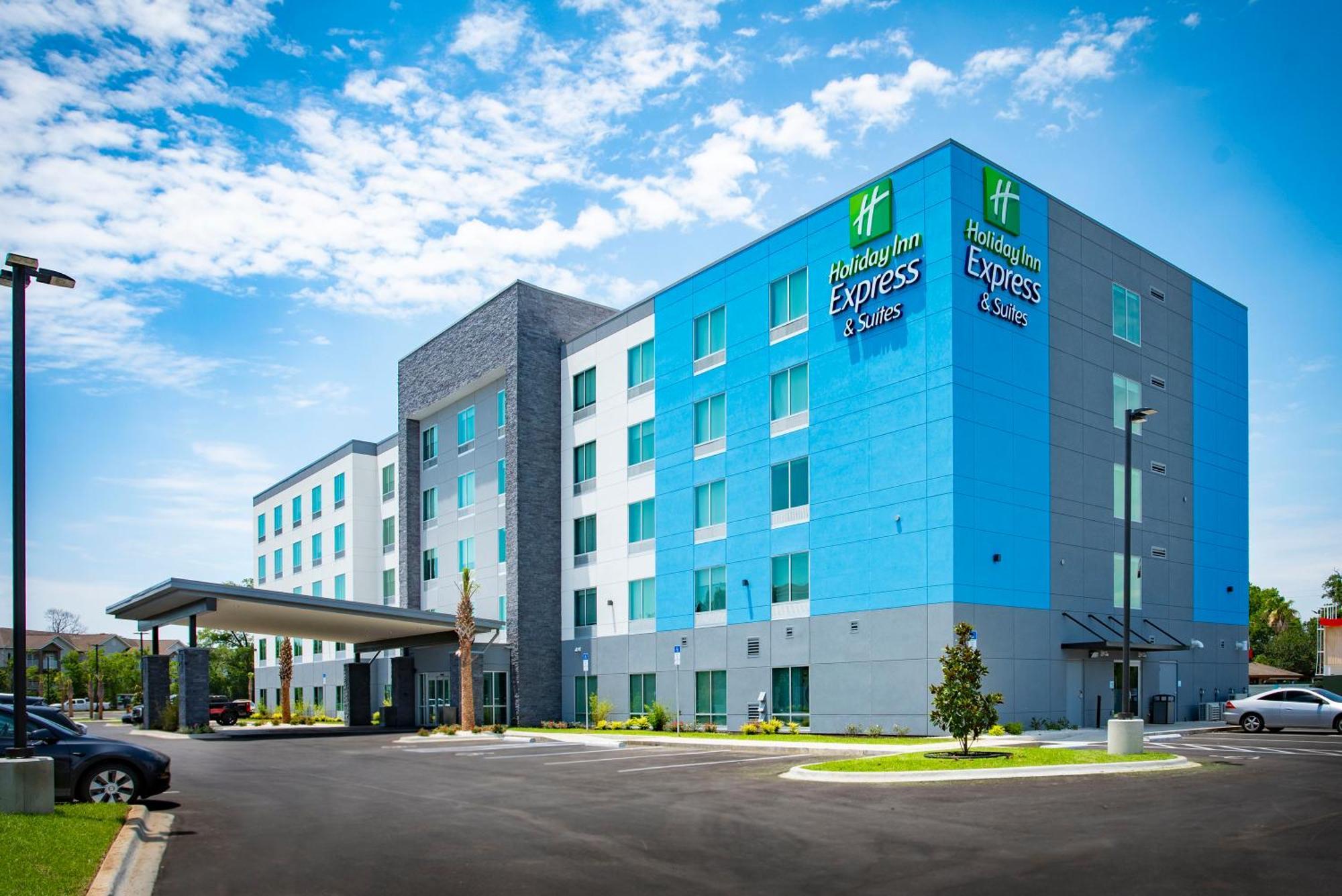 Holiday Inn Express & Suites Pensacola Airport North - I-10 By Ihg Ferry Pass Екстер'єр фото