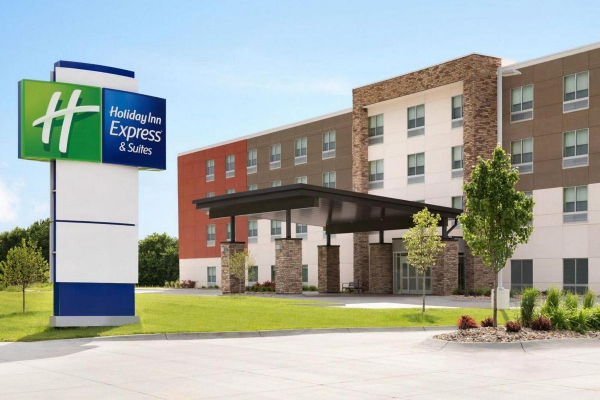 Holiday Inn Express & Suites Pensacola Airport North - I-10 By Ihg Ferry Pass Екстер'єр фото